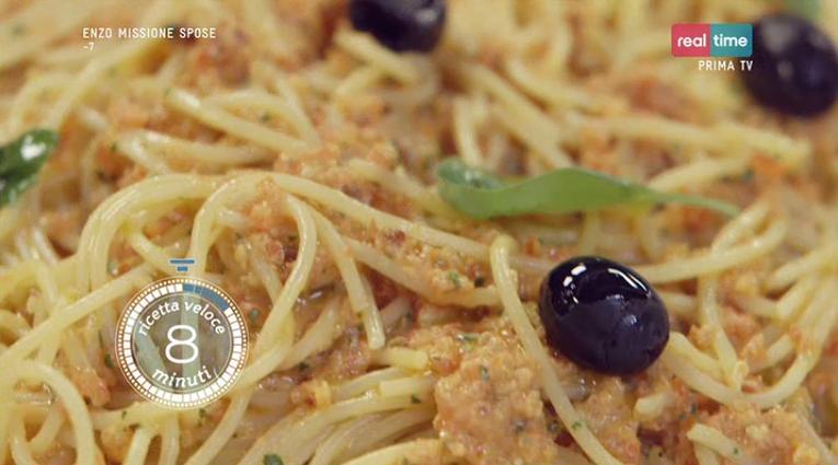 spaghetti al pesto siciliano