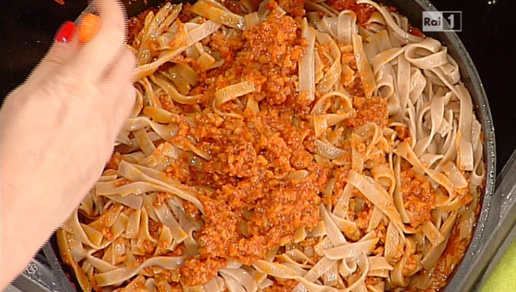 tagliatelle integrali al ragù di seitan