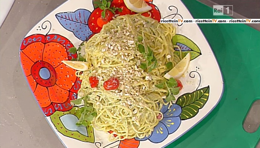 tagliolini con pesto di rucola e anacardi