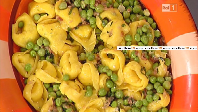 tortelli di magro con salsa ai piselli