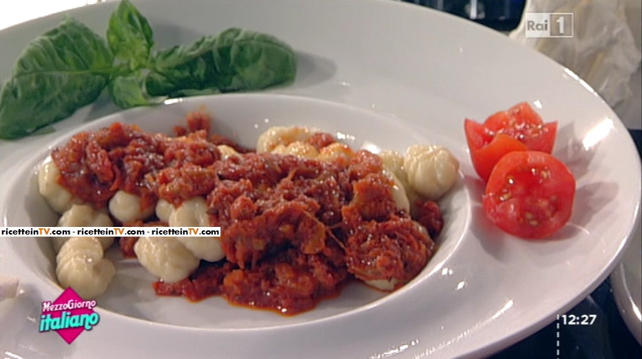 gnocchi di ricotta al sugo scappato