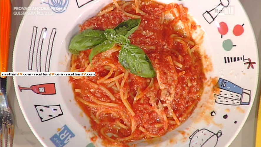 spaghetti al pomodoro e basilico