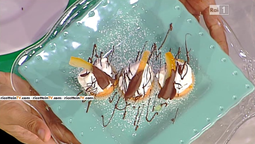 Mini cupcakes all’arancia con gelato glassato