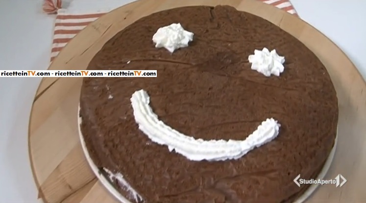 torta con cuore di panna