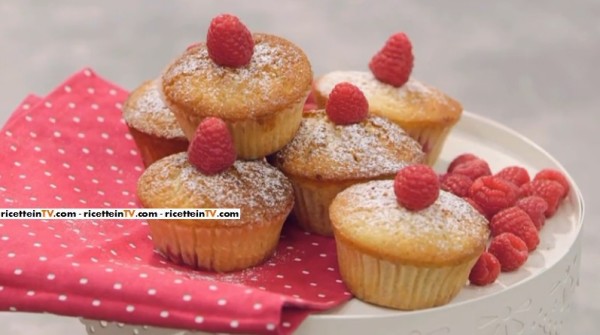 muffin ai lamponi e zucchero di canna