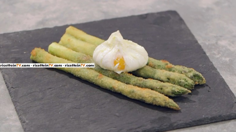 asparagi con uovo pochè