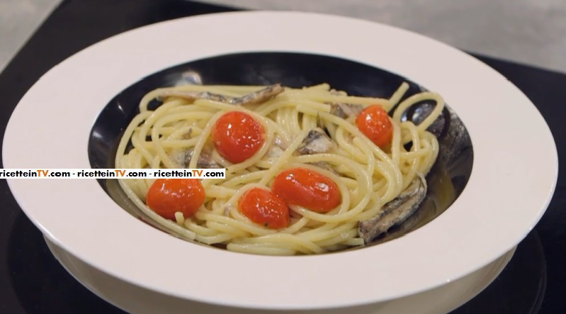spaghetti con alici e pecorino