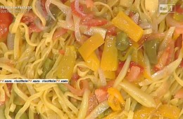 spaghetti alla chitarra pomodoro e peperoni di Alessandra Spisni