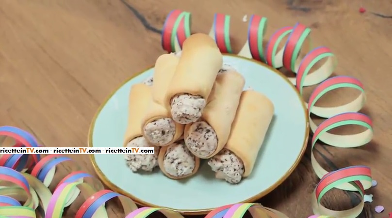 chiacchiere cannolo con ricotta e cioccolato