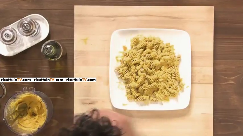 pasta con pesto di carote noci e germe di grano