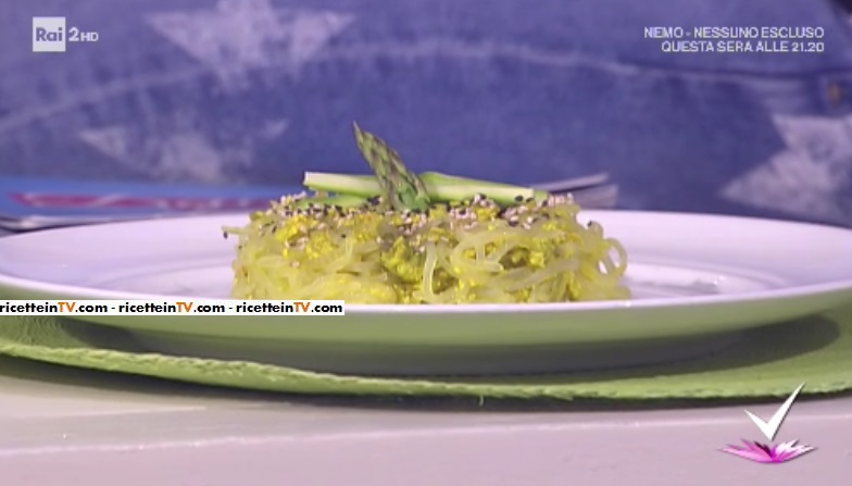 asparagi con tagliatelle shirataki e mimosa di tofu di Paola Galloni