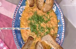 uova strapazzate con pomodoro e cipolla di Anna Moroni