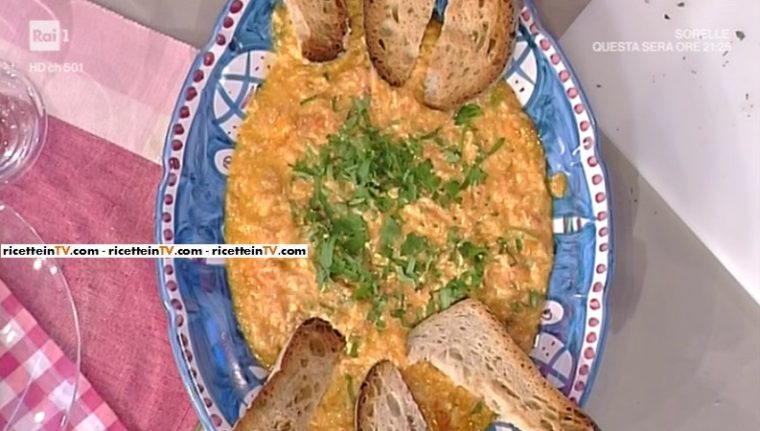 uova strapazzate con pomodoro e cipolla di Anna Moroni