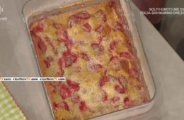 clafoutis di fragole cocco e lime di Anna Moroni