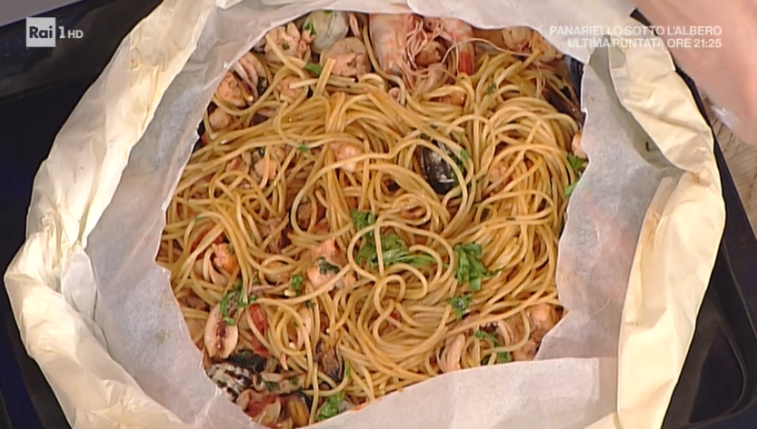 spaghetti alla pescatora in cartoccio di Anna Moroni