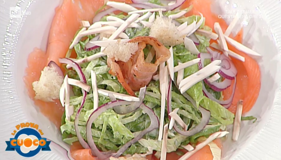 insalata di salmone funghi pane fritto e pancetta