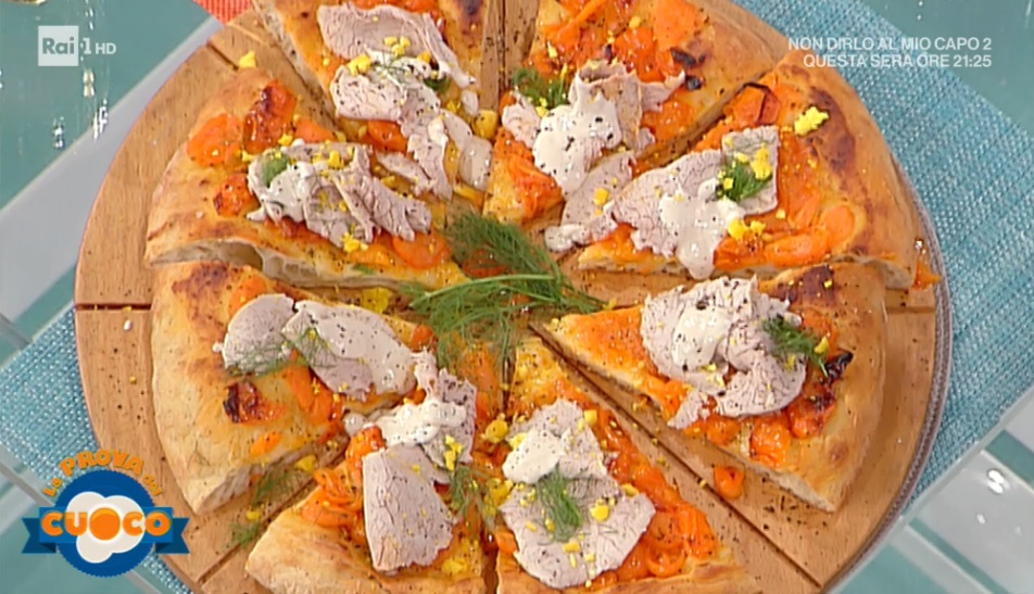 pizza con vitello al tonno e pomodori gialli di Marco Ruffini