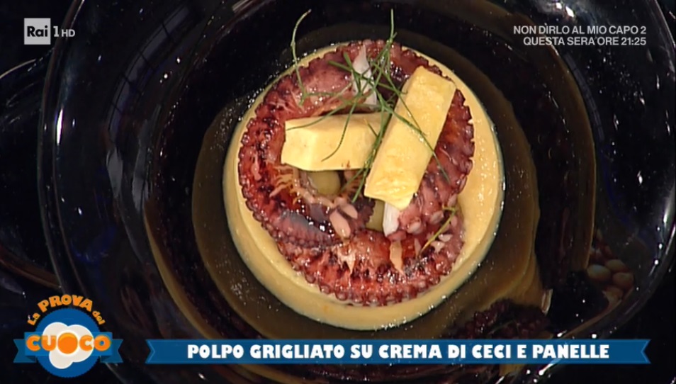 polpo grigliato su crema di ceci e panelle