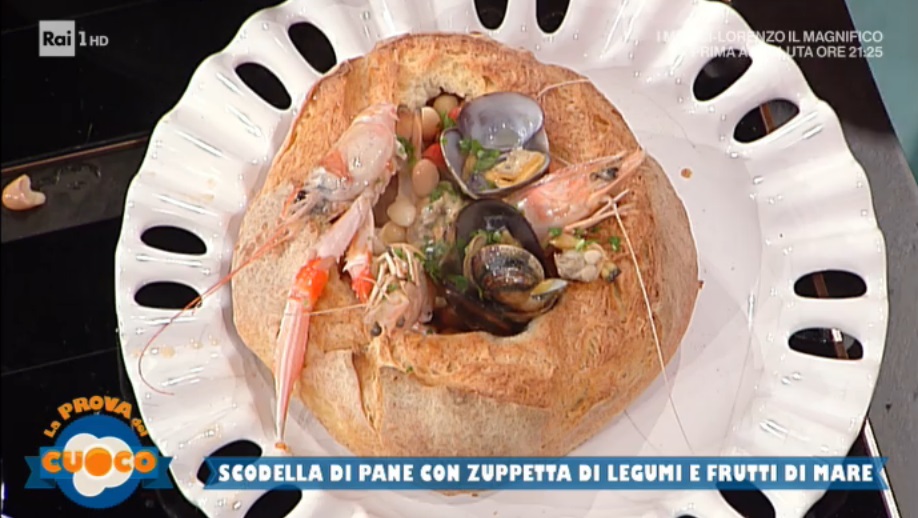 scodella di pane con zuppetta di legumi e pescea di Anna Maria Palma