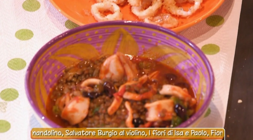 zuppa di lenticchie con scarola e calamari fritti