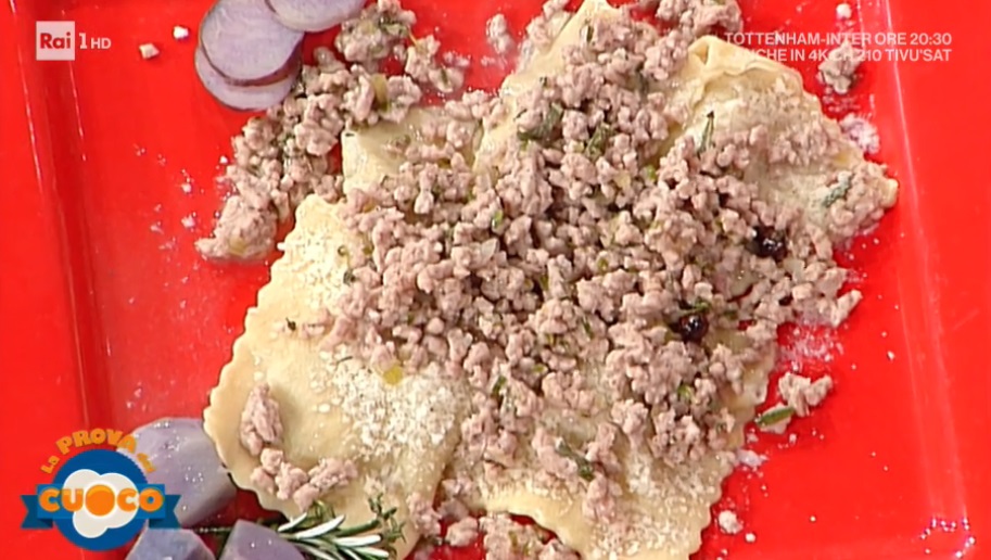 ravioli di patate viola al ragù bianco di Anna Maria Palma