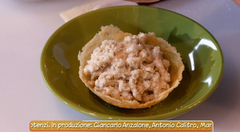 spaetzle con salsa al tartufo e cialda al parmigiano