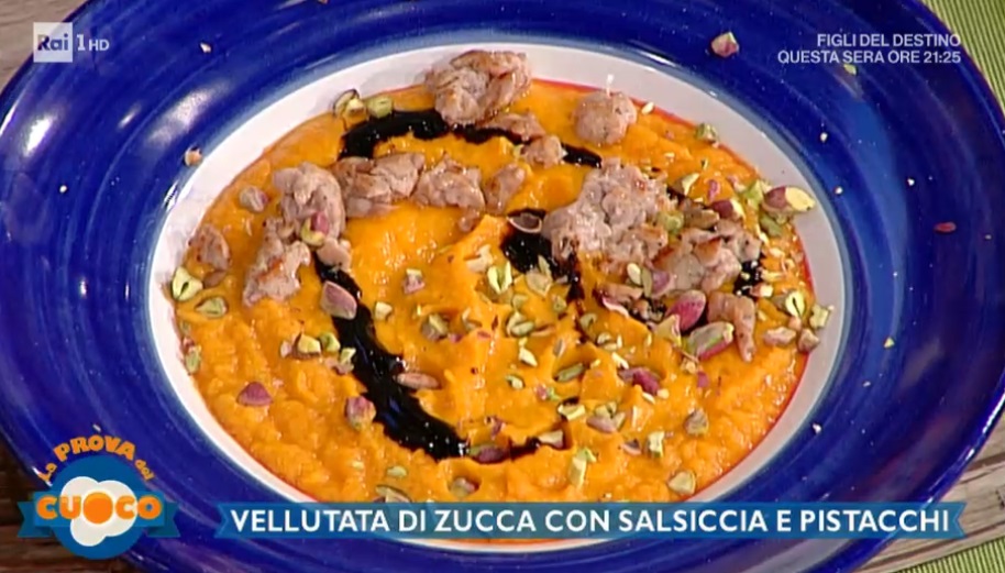 vellutata di zucca con salsiccia e pistacchi di Clara Zani