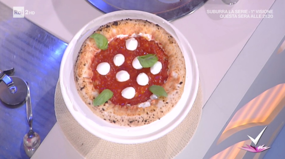 pizza con cornicione ripieno