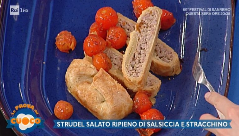 strudel salato ripieno di salsiccia e stracchino di Clara Zani