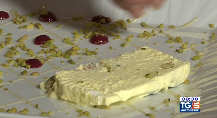 semifreddo all'olio d'oliva e pistacchi