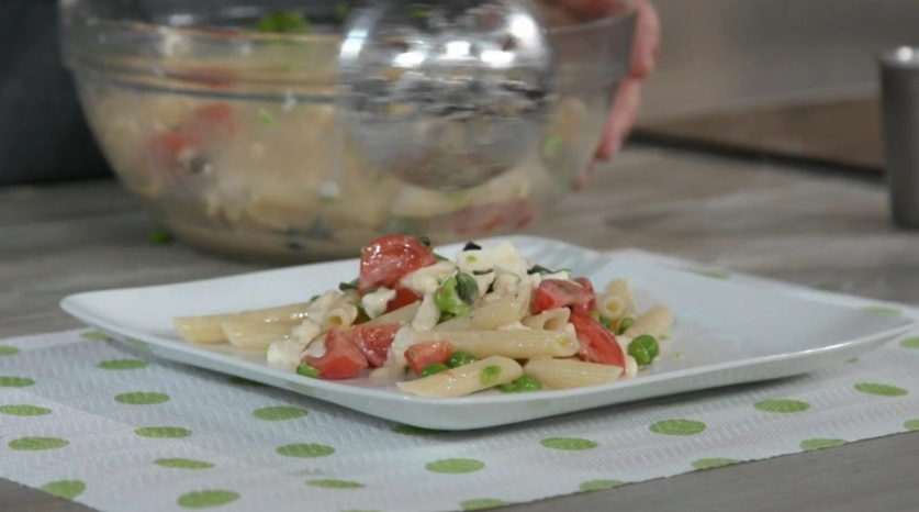 insalata di pasta con mozzarella di bufala