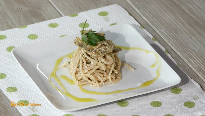 spaghetti con bottarga e carciofi di Anna Moroni