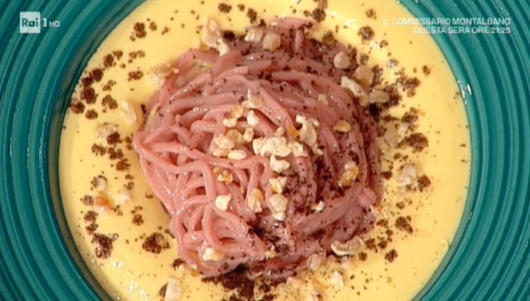 spaghettoni rosa con popcorn di maiale