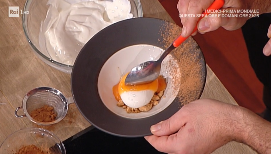 bolla di yogurt con crumble di mandorle di Sergio Barzetti