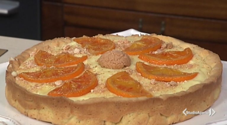 crostata con amaretti e crema all'arancia