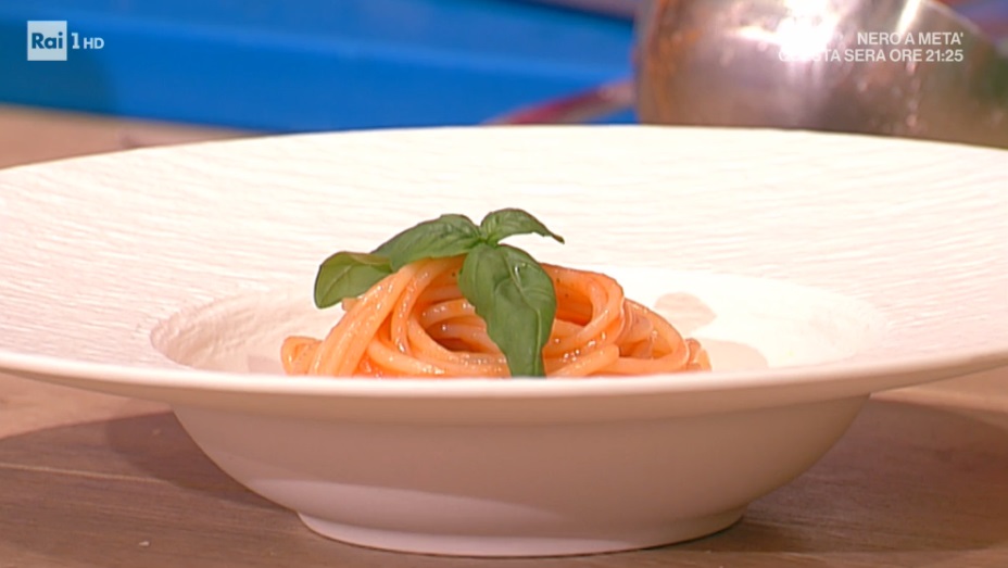 spaghetti al pomodoro e basilico di Elisa Isoardi