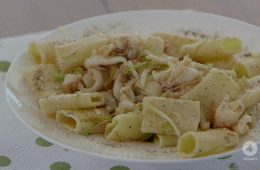 paccheri cacio e pepe con calamari