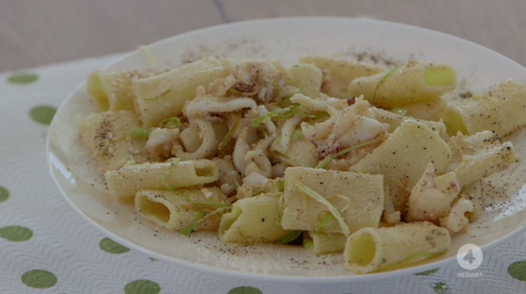 paccheri cacio e pepe con calamari