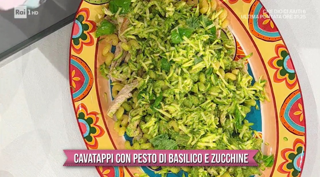 cavatappi con pesto di basilico e zucchine di zia Cri