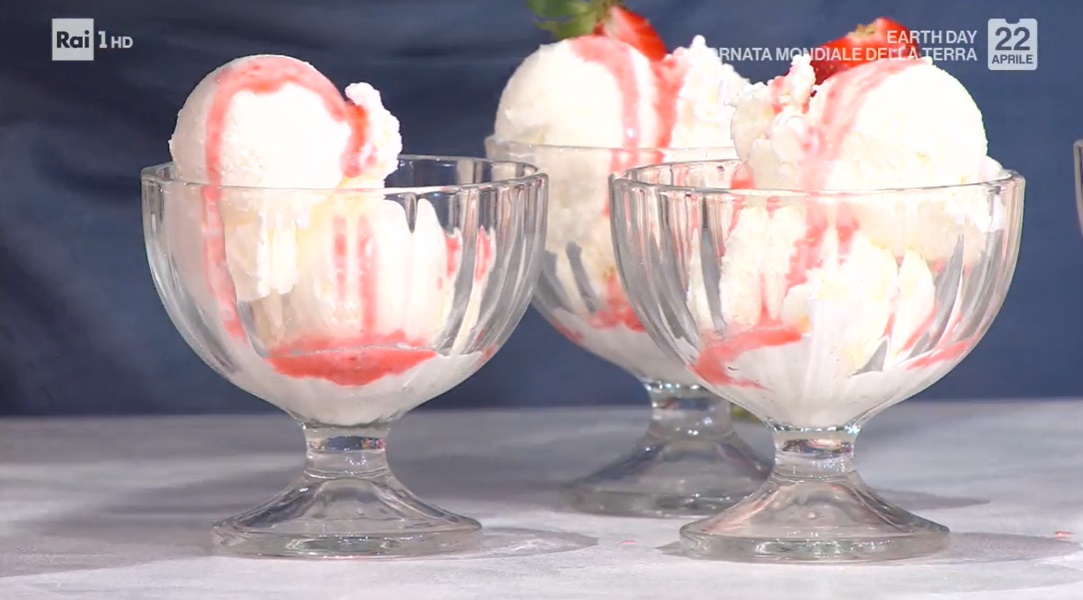 gelato allo yogurt con salsa alle fragole di Massimiliano Scotti
