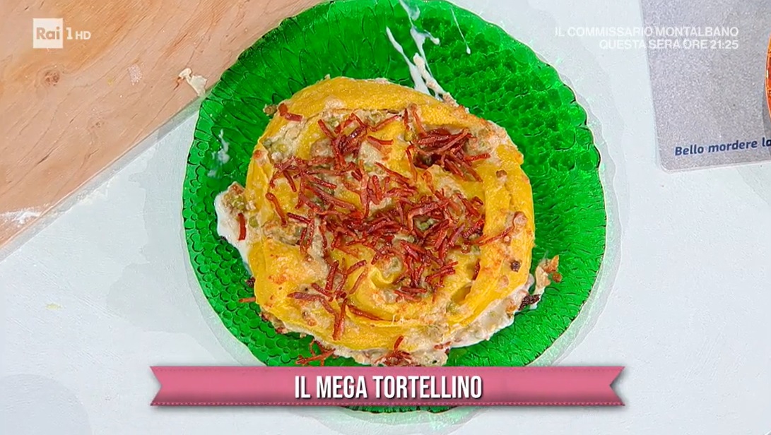 mega tortellino  di Simone Buzzi