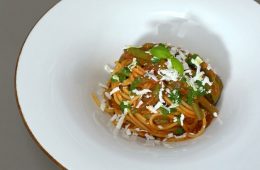 spaghetti al sugo di fagiolini e cacioricotta