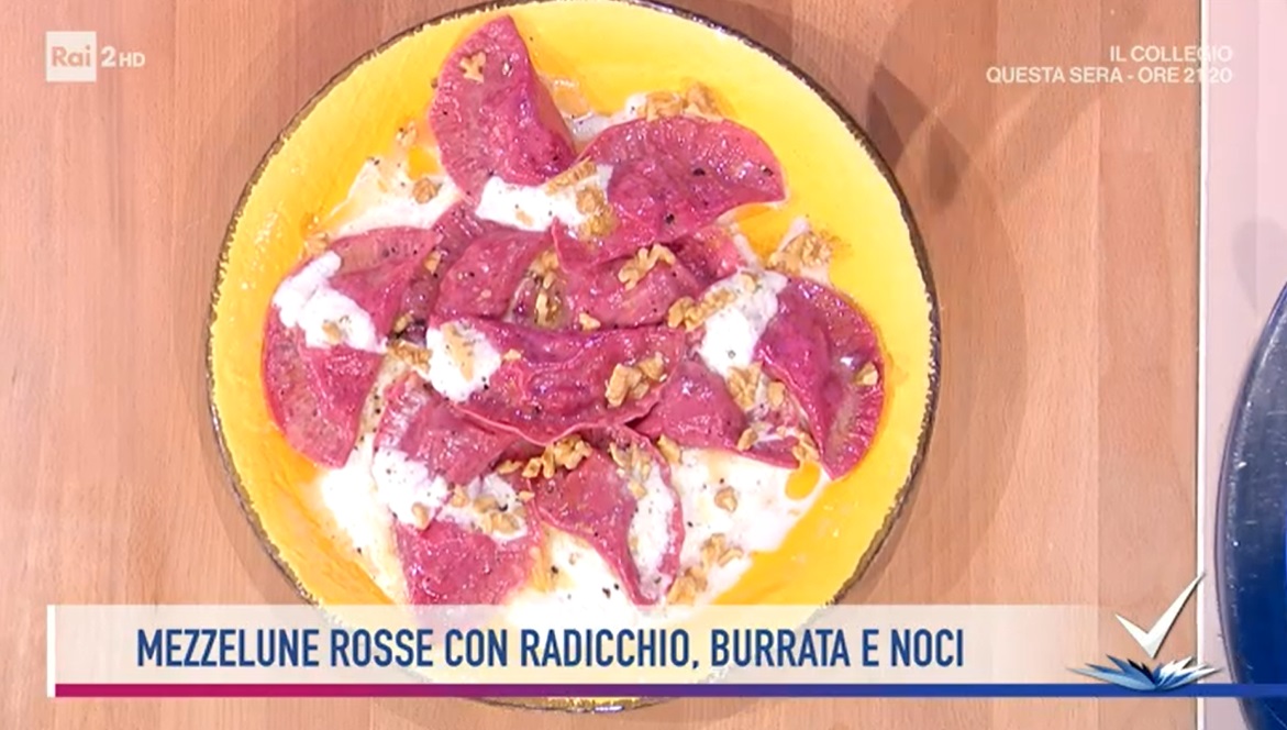 mezzelune rosse con radicchio e noci