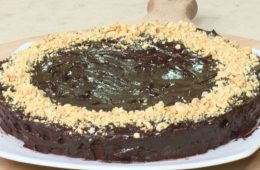 crostata morbida con cioccolato e nocciole