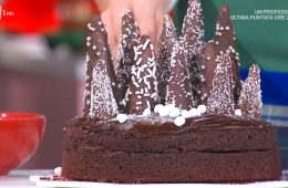 torta al cioccolato con alberelli
