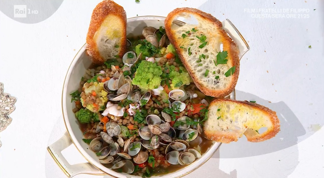 zuppetta di lenticchie con vongole e calamaretti di Simone Buzzi
