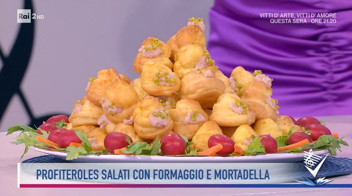 profiteroles salati formaggio e mortadella