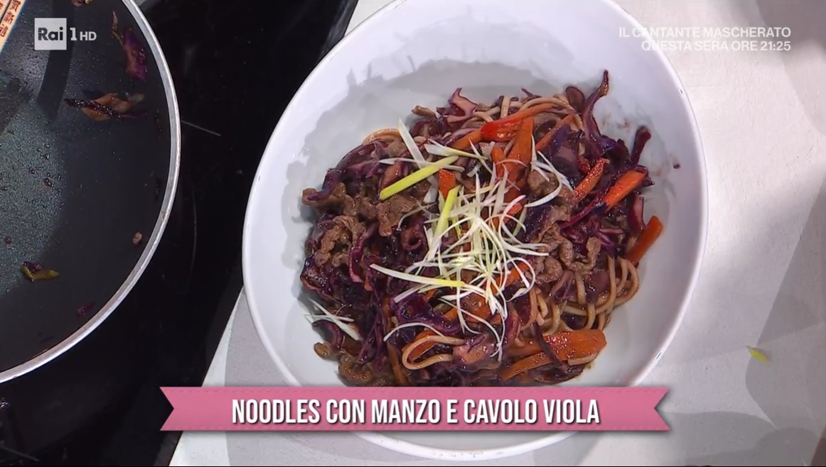 noodles con manzo e cavolo viola di Francesca Marsetti