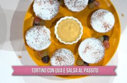 tortino con uva e salsa al passito
