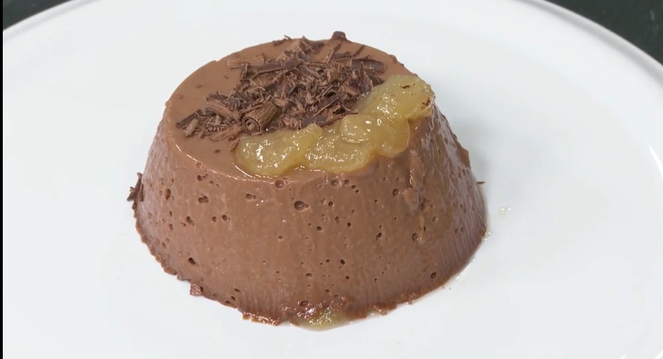 budino al cioccolato con pere caramellate